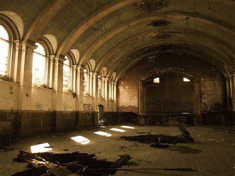20 Haunting Pictures Of Abandoned Asylums Abandoned Asylums Haunted