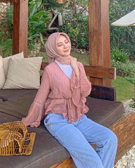 Pin By Dianratnasari On Make Up Hijabi Outfits Casual Fashion Hijab