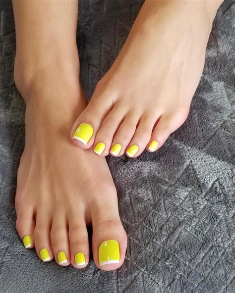 Yellow Toes Foot Fan Pictures Telegraph