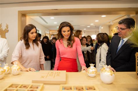 Queen Rania Visited The Jordan River Foundations 23rd Annual Handicrafts Exhibition In Amman