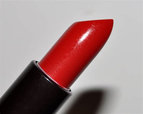 Ropa Elite última moda Rimmel lipstick alarm