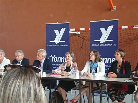 Administrations et services publics de proximité. Visite du Président du Conseil Départemental pour la ...