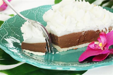 This is a great dish to take to a pot luck (or if you have a family who can't get enough of this dessert). Chocolate Haupia Pie (Ted's Bakery Copycat) | Favorite ...