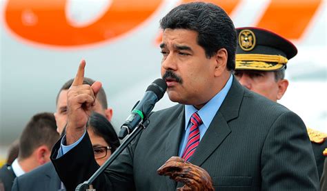 El presidente de colombia, iván duque, y sus ministros del interior y de defensa salieron ilesos este viernes de un atentado a tiros contra el helicóptero presidencial. Vinculan atentado contra Maduro con ataque a brigada | KienyKe