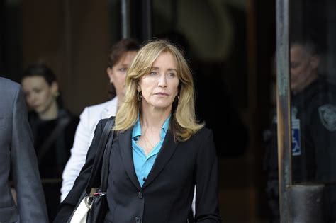 Prosecutors Recommend 1 Month Sentence For Felicity Huffman In College