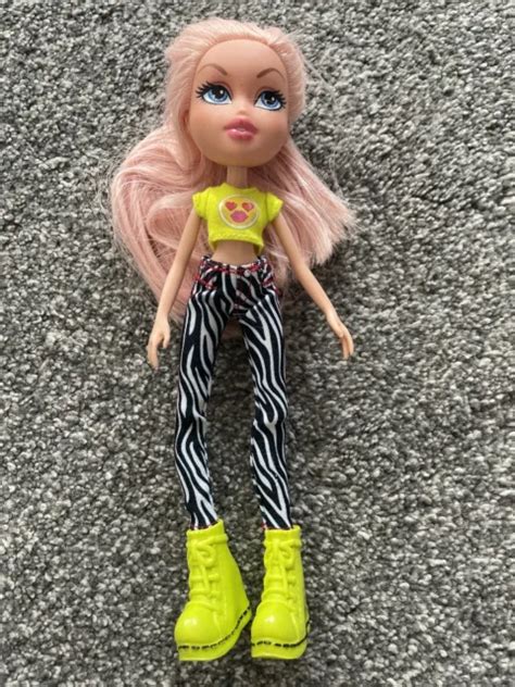 Bratz Selfie Snaps Cloe Doll Pink Hair Lime Green Boots Photobooth Toy Figure £899 Picclick Uk
