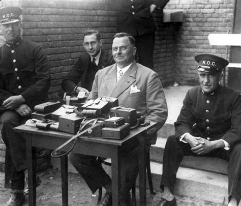 In het officieuze eindklassement werd de zesde plaats bezet. Olympische Spelen Amsterdam 1928. De heer Veen, hoofd van ...
