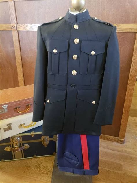 This collar has a high leather neck to protect marines' necks from swords. Vintage Marine Corps Uniform Dress Blues Formal Size 37 ...