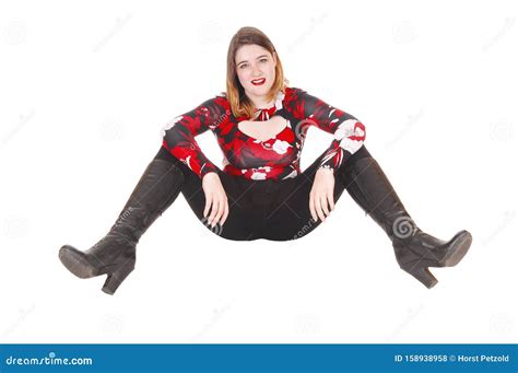 Женщины Сидящие Нога На Ногу Фото Telegraph