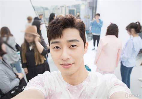 Park Seo Joon Sweetly Replies To His Fans' Comments | Good To SEO