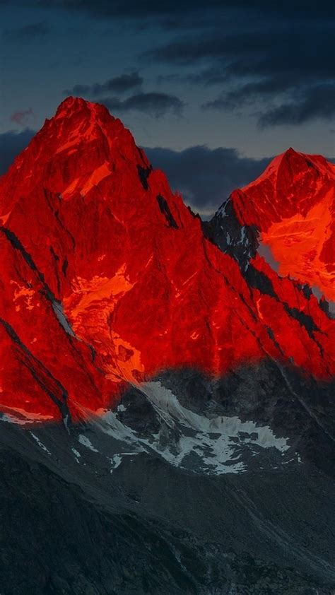 Red Mountains Top In The Sunset