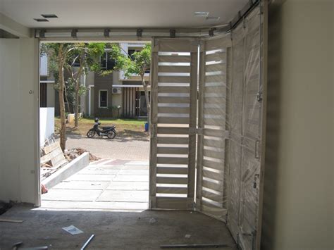 Tidak lengkap rasanya jika sebuah rumah tidak memiliki garasi. JUAL PINTU GARASI BESI DORONG TIKUNG LIPAT MURAH | JUAL ...