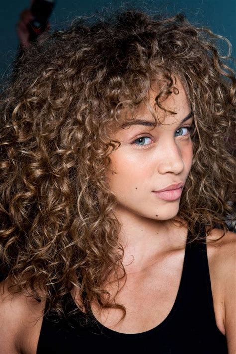 Usually when one has a curly or curly hair, one thinks twice before having a bangs. 1001 + Ideas for Stunning Hairstyles for Curly Hair That ...
