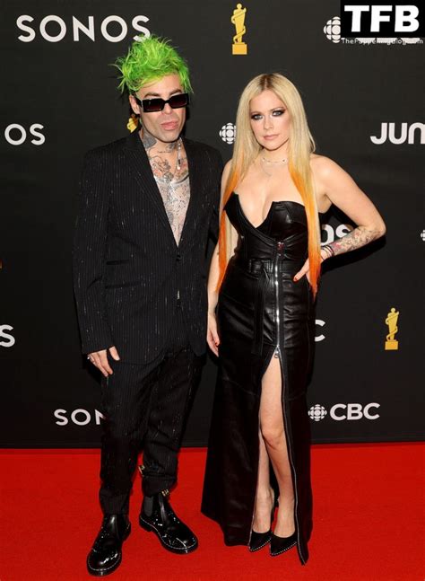 Avril Lavigne Flaunts Her Tits At The 51st Annual Juno Awards 6 Photos Thefappening