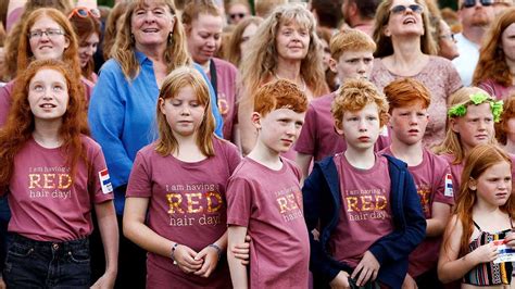 miles de pelirrojos que celebran su día en el festival redhead days imágenes unotv