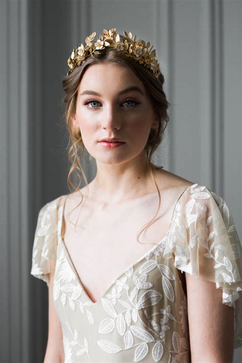 33 Royal Wedding Worthy Bridal Crowns Chic Vintage