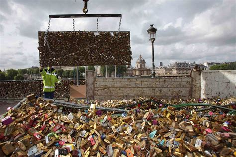 A Scourge In Paris Love Locks Prevail In Other Cities The New York Times