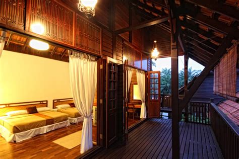 Menyediakan bilik jenis chalet, studio dan bilik keluarga yang boleh memuatkan sehingga 6orang lengkap dengan kemudahan pada harga sangat berpatutan. Homestay Limastiga Umbai Melaka Yang Mendamaikan | Blog ...