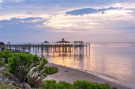 | the coastline of north carolina stretches more than 300 miles. 11 Best Coastal Towns in North Carolina | PlanetWare