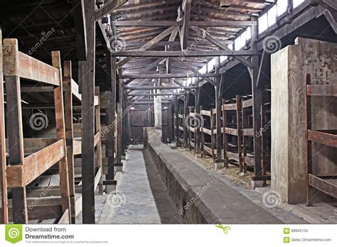 Foto vere campo di concentramento di auschwitz con gente. Dentro Della Caserma Nel Campo Di Concentramento Auschwitz ...