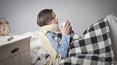 Most people recover in two to four weeks; Pfeiffersches Drüsenfieber (Mononukleose): Ursachen ...