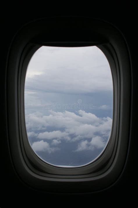 Flugzeug-Fenster stockbild. Bild von fluggast, blau, hell - 5421867