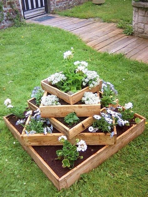 One minute video on how to plant herbs in a three tier garden box. 15 DIY Garden Planter Ideas Using Wood Pallets - Hative