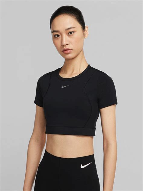 Nike Black Aeroadapt Short Sleeve Crop Tee Nike Crop Top Outfits