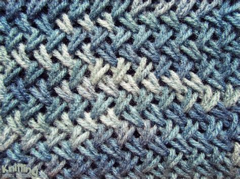 This is a great stitch for blankets, sweaters, scarves and hats. Criss-Cross Stitch | Knitting Stitch Patterns