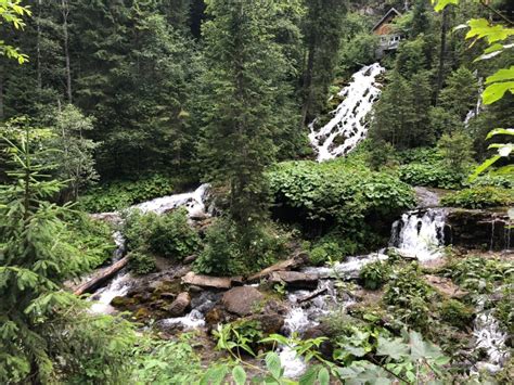 Prin Cheile Zanoagei Sau Cu Masina La Lacul Scropoasa Si Cascada