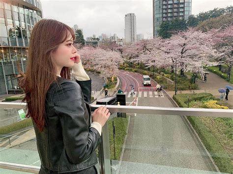 羽瀬萌さんのインスタグラム写真 羽瀬萌instagram「桜 みんなはお花見したかな？？ 東京にきてから一回もした事ない😳 お花見 撮影 撮影会」3月29日 15時24分