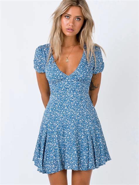 Wholesale Deep V Ditsy Printed Short Sleeve Dress Ucm061360bu