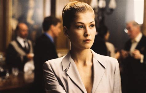 Miranda Frost Rosamund Pike Club James Bond France