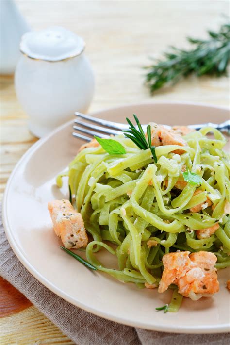 Pâtes au saumon et pesto