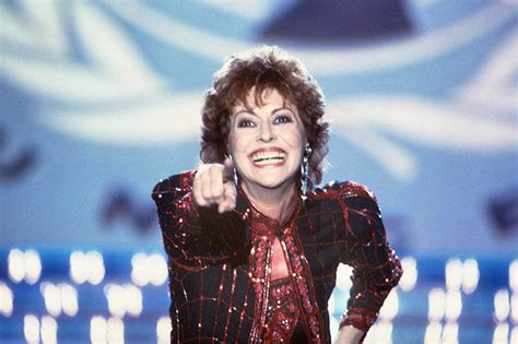 In 1954 caterina valente introduced herself to european audiences with her recordings of istanbul and i love paris. Pin von Simone Bense auf Caterina Valente | Caterina valente