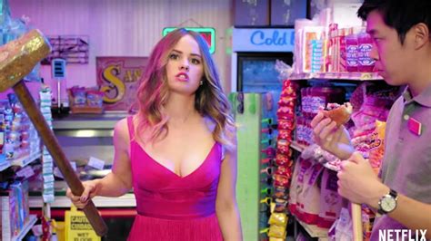 Stella rose and roxy appear early in the series and seem to be bit characters. Insatiable - Serie TV (2018) - MYmovies.it
