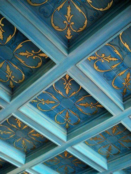 The result is a stately geometric ceiling pattern that can be painted or detailed according to one's aesthetic preferences. 100s of Ceiling Design Ideas http://www.pinterest.com ...