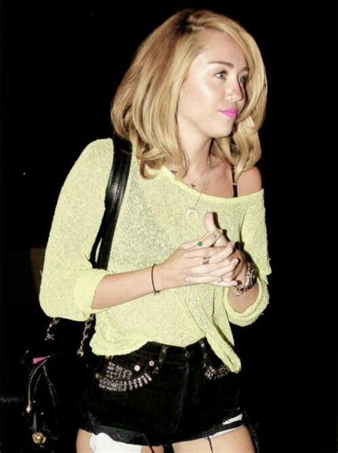 this was her real hair not them long extensions she had miley cyrus long extensions miley