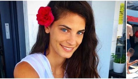 Η χριστίνα μπόμπα εισήχθη σήμερα το πρωί στο μαιευτήριο «μητέρα». Απίστευτο: Είδαμε την Χριστίνα Μπόμπα με Μαγιό και Χωρίς ...