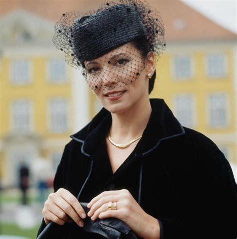 Iris berben hat heute geburtstag. Schauspielerin Iris Berben feiert heute ihren 60 ...