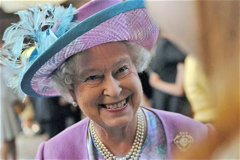 Jul 14, 2019 · on september 7, 1533, anne boleyn, then queen of england, gave birth to the princess elizabeth. Controversy: Queen of England Touches Herself