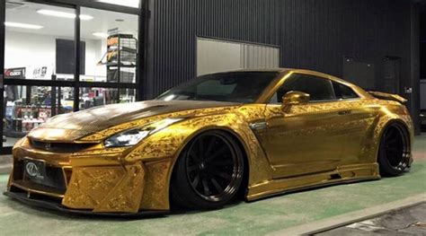 Have You Checked Out This 1 Mn Gold Plated Car In Dubai Trending
