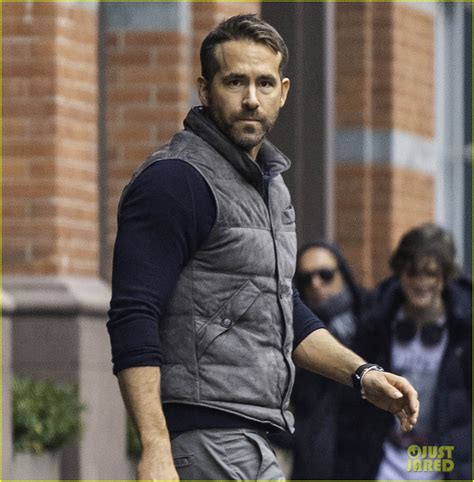 Ryan Reynolds Without A Shirt 🍓ryan Reynolds Acquires Stake In