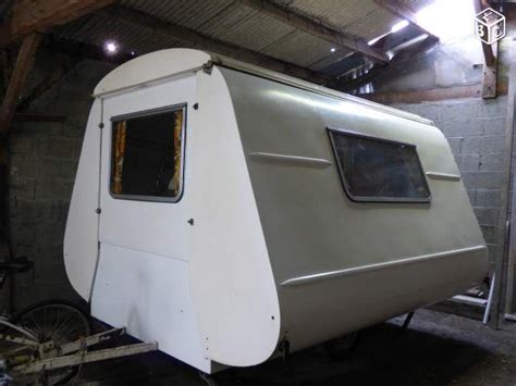 Fleurette wird in einer französischen polyester manufalktur gebaut. Caravane pliante Fleurette concours Lépine Paris 1970 ...