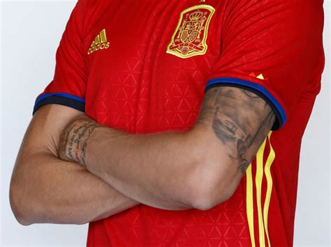 Niguez would provide a good variety to chelsea's midfield. Do you know who these tattoos belong to? | Playbuzz