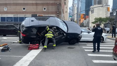 Manhattan Crash Car Topples Onto Nyc Firefighter Nbc New York