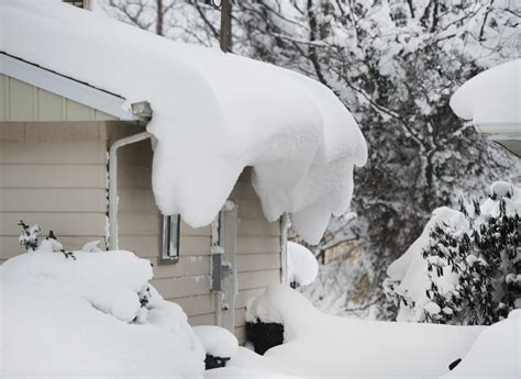 Erie Pennsylvania Buried Under Record Snowfall Reuters