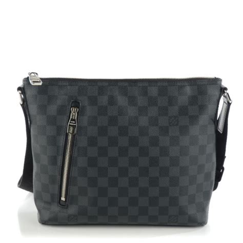 Votre pc sera bien protégé lors de vos déplacements. LOUIS VUITTON Damier Graphite Mick PM 124509