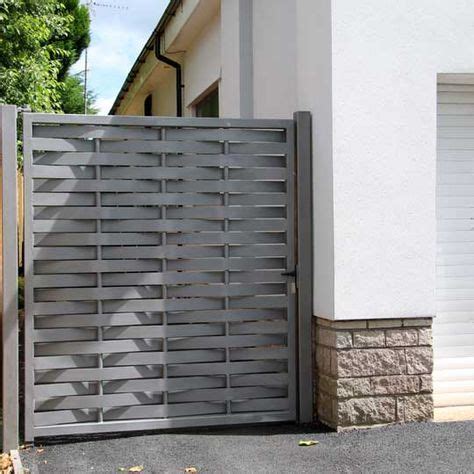 Here are our favourite front gate ideas and designs to inspire your own clean lines, basic colour and efficient functionalities are evident in the design. Contemporary Metal Driveway Gates | Diseño de puerta de ...