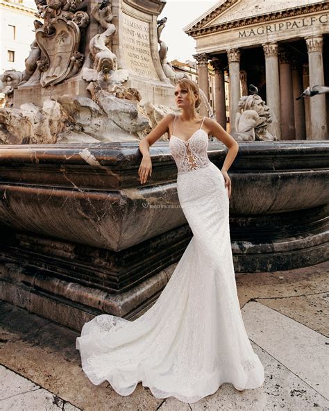 Abiti da sposa 2021 per la donna classica. Abiti da Sposa di Innocentia - Hortensia-Rome - Matrimonio.com